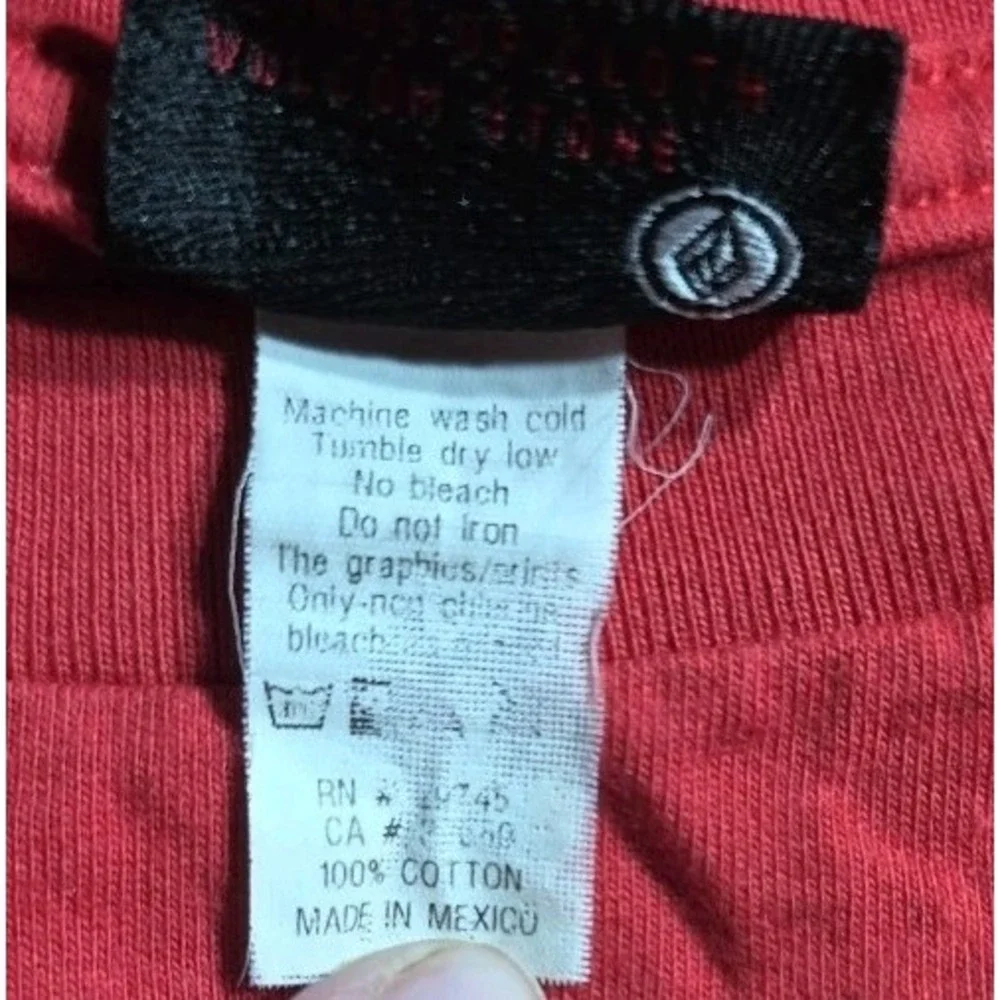 Vintage‎ Y2K Volcom Red T-Shirt L Logo Graphic Skate Surf Style Spell out